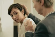 Mira (Julia Koschitz, l.) und ihre Mutter Ingeborg (Ulrike Willenbacher, r.) haben seit Jahren ein distanziertes Verhältnis zueinander. Wird es den beiden gelingen, sich wieder anzunähern?