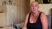 Bürgergeldempfängerin Petra hat sich die Haare gefärbt und will endlich eine Diät durchziehen..