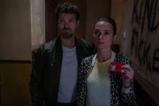 Alexander von Tal (Aleksandar Radenković) und Lucy Elbe (Josephin Busch) wollen von Torsten Halbert wissen, ob er etwas über das Verschwinden des Polizisten Emil Wagner weiß, der gegen Halbert ermittelt hat.