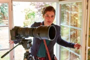 Polizeipsychologin Mina (Yasmina Djaballah) kommt in das Haus von Horst Sobotschik. Sie ist etwas irritiert vom Hobby des Hausherren.