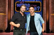 Treten bei "Wer weiß denn sowas?" als Kandidaten gegeneinander an: Der Schauspieler Henning Baum (l.) und der Schauspieler Tom Wlaschiha (r.).