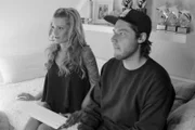 Jonas trifft RoxxyX. Die gibt als Camgirl recht viel von sich preis.