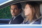 Dr. Andrew DeLuca (Giacomo Gianniotti, l.); Dr. Meredith Grey (Ellen Pompeo, r.)
