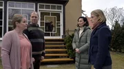 Pauline Hobrecht (Agnes Decker, 2.v.r.) und Tamara Meurer (Anja Pahl, r.) befragen Eva (Katrin Pollitt, l.) und Stefan Demandt (Guido Renner, 2.v.l.) zu Widersprüchen in Tims Aussagen (Jean Luc Caputo, M.).