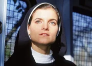 Die Nonne Ruth (Katrein Frenzel, Mi.) wird in Reutlitz eingewiesen. Belastet mit der Schuld, einen Polizisten lebensgefährlich verletzt zu haben, sucht sie Halt in ihrem Glauben.