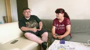 Da sie von ihren TikTok-Einnahmen allerdings noch nicht leben können, schmieden Petra und Pascal anderweitig Pläne...