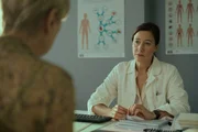 Sarah (Johanna Wokalek) ist in Sorge um ihre beiden Kinder. Durch die Geldnöte und den ewigen Streit mit ihrem Ex-Mann hat sie die Kinder in letzter Zeit vernachlässigt.
