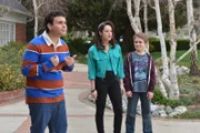 (v.l.n.r.) Barry Goldberg (Troy Gentile); Erica Goldberg (Hayley Orrantia); Adam Goldberg (Sean Giambrone)