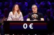 Rateteam-Kapitän Elton (r.) mit der Redakteurin und Autorin Katharina Wolschner (l.).