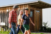 Von links: Schmidt Max, Tom Huber und Hilde Huber auf dem Flugplatz.