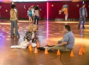 L-R: Beverly Goldberg (Wendi McLendon-Covey), Murray Goldberg (Jeff Garlin).