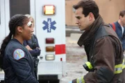 Er sorgt sich um sie: Adriyan Rae als Gianna Mackey, Alberto Rosende als Blake Gallo
