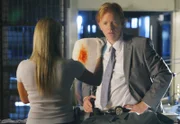 Horatio (David Caruso) ist von Calleighs (Emily Procter) Einsatz und ihren akribischen Ermittlungsergebnissen beeindruckt.