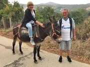 Zwei Schalker kuscheln im Zelt: Conny und Ralle auf Kreta.