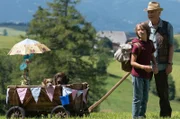 Sam (Yann Cosack, links) und Otto (Dietrich Hollinderbäumer, rechts) organisieren einen schönen Geburtstagsausflug für Ottos Hund Hannibal.