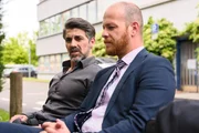 Ferhat (Harun Yildirim, l.) will sein Liebesgeständnis nicht mehr zurücknehmen. Rechts Tobias (Patrick Müller)