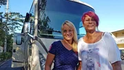 Einmal im Jahr Mutter-Tochter-Urlaub. Diesmal gönnen sie sich zum ersten Mal einen USA Trip - im Luxus-Bus und mit viel Action.