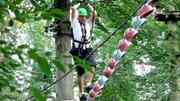 Furchtlos zeigt sich Familienvater Elvis im Kletterwald