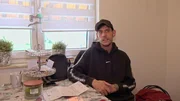 Pascal (22) will unbedingt wieder einen Job finden, um seiner Mutter Beate nicht auf der Tasche zu liegen..