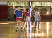 L-R: Barry Goldberg (Troy Gentile), Erica Goldberg (Hayley Orrantia), Adam Goldberg (Sean Giambrone).