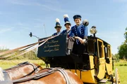 Mit den Postillonen Herbert und Steffi fährt Julian mit der historischen Postkutsche durchs Nürnberger Land.