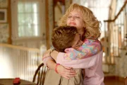 Adam Goldberg (Sean Giambrone, l.); Beverly Goldberg (Wendi McLendon-Covey, r.)