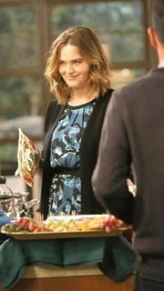 Nach der Lösung eines weiteren spannenden Mordfalls, feiert Brennan (Emily Deschanel) gemeinsam mit ihrem Team Thanksgiving.