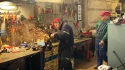 Detlef Gossow bei der Arbeit in seiner Werkstatt