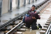Chicago Fire Staffel 9 Folge 2 Daniel Kyri als Darren Ritter