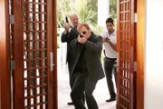 Detective Tripp (Rex Linn, l.), Horatio Caine (David Caruso, M.) und Delko (Adam Rodriguez) wollen den Anführer einer neuen Bande nicaraguanischer Flüchtlinge stellen, die in Miami Fuß fassen will und durch enorme Skrupellosigkeit von sich reden macht.  +++ Die Verwendung des sendungsbezogenen Materials ist nur mit dem Hinweis und Verlinkung auf RTL+ gestattet. +++