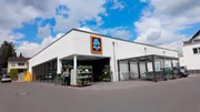 Rund 18 Milliarden Euro Umsatz macht allein Aldi Süd in Deutschland pro Jahr. Gemeinsam mit Aldi Nord handelt es sich damit um Deutschlands größten Discounter. Wie schneidet Aldi im Vergleich zur Konkurrenz ab?