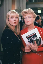 Jessica Fletcher (Angela Lansbury, r.)