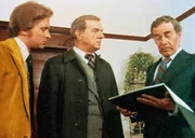 Nach dem Mordanschlag auf den Bischof unterrichtet George Webster (Walter Brooks) die beiden Ermittler Heller (Michael Douglas) und Stone (Karl Malden) darüber, dass Kirchengelder veruntreut wurden.