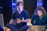 Freddie Highmore (Dr. Shaun Murphy), Paige Spara (Lea Dilallo).