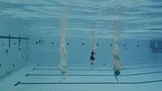 Synchronschwimmen - Hanni h&auml;lt die Luft an