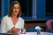 RUNDFUNK BERLIN-BRANDENBURG THADEUSZ und die Beobachter Mit vier Kolleginnen und Kollegen aus dem journalistischen Fach, den Beobachtern, diskutiert Jörg Thadeusz 60 Minuten lang aktuelle politische Themen aus möglichst vielen Blickwinkeln. Das Quintett will Meinungen hören und gegeneinander spiegeln, Einschätzungen hinterfragen und Prognosen wagen. - Dr. Anna Sauerbrey. © rbb/Thomas Ernst, honorarfrei - Verwendung gemäß der AGB im engen inhaltlichen, redaktionellen Zusammenhang mit genannter rbb-Sendung und bei Nennung "Bild: rbb/Thomas Ernst" (S2+). rbb Presse & Information, Masurenallee 8-14, 14057 Berlin, Tel: 030/97 99 3-12118 oder -12116, pressefoto@rbb-online.de