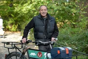 Zoo Berlin Tierarzt Dr. Andreas Ochs hat wieder alle Hände voll zu tun.
