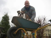 Detlef mit seinem Hund Kai-Uwe.