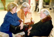 MDR Fernsehen IN ALLER FREUNDSCHAFT FOLGE 64, "Friedrich in Nöten", am Mittwoch (25.04.12) um 12:30 Uhr. Die "Follie-Sisters" gastieren in Leipzig. Durch ein Missgeschick von Friedrich (Fred Delmare, re.) werden Lena (Barbara Dittus, Mitte) und Anna (Erika Strotzki, li.) verletzt und in die Sachsenklinik gebracht. Friedrich droht eine Schadensersatzforderung, doch die "Sisters" bekommen Mitleid.