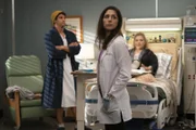 Dr. Lauren Riley ( Shoshannah Stern, Mitte)