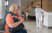 Esther Thaler (Martina Eitner-Acheampong) ist seit einer halben Ewigkeit in einem großen Hotel als Reinigungskraft angestellt. Nun hat sie ein juckendes, blutendes Ekzem, was sie untersuchen lassen muss. Da sie gleich wieder ins Hotel muss, versucht Kris Haas (Jascha Rust) ihre Wartezeit etwas zu verringern.
