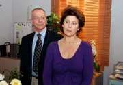 10 Uhr im Ersten. André gekommt zufällig ein Gespräch zwischen Werner (Dirk Galuba, l.) und Charlotte (Mona Seefried, r.) mit, in dem es auch um ihn geht.