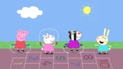 In der Spielgruppe lernen die Kinder heute die Zahlen bis 10. In der Pause probieren Peppa und ihre Freunde aus, was man beim Spielen alles zählen kann.