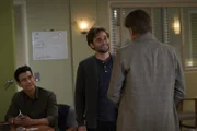 (v.l.n.r.) Dr. Nico Kim (Alex Landi); Dr. Levi Schmitt (Jake Borelli); Daniel Schwartz (Peter Strauss)