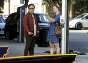 Leonard (Johnny Galecki, l.); Penny (Kaley Cuoco, r.)