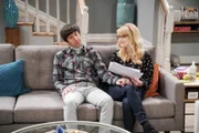 Howard Wolowitz (Simon Helberg, l.); Bernadette (Melissa Rauch, r.)