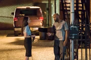 Joan (Lucy Liu, l.) befragt einen ehemaligen Patienten (Nelson Ellis, r.). Weiß er etwa wer hinter den Bombenanschlägen steckt?