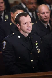 Eine Polizistin wird bei einem Einsatz niedergeschossen und stirbt kurz darauf. Danny Reagan (Donnie Wahlberg) und die gesamte Belegschaft trauern um ihre Kollegin.