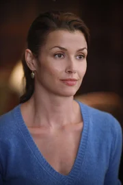 Bei ihren Ermittlungen gegen den Bandenkönig Pablo Torres gehen Erin (Bridget Moynahan) die Zeugen aus. Sie wendet sich an dessen Bruder Esteban, um ihn zu einer Aussage gegen ihn zu bringen.