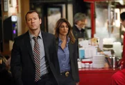 Jackie (Jennifer Esposito, r.) und Danny (Donnie Wahlberg, l.) müssen erkennen, dass die Ermittlungen in Chinatown besonders schwierig sind, weil kaum jemand bereit ist, mit ihnen zu reden ... Jackie (Jennifer Esposito, r.) und Danny (Donnie Wahlberg, l.) müssen erkennen, dass die Ermittlungen in Chinatown besonders schwierig sind, weil kaum jemand bereit ist, mit ihnen zu reden ...